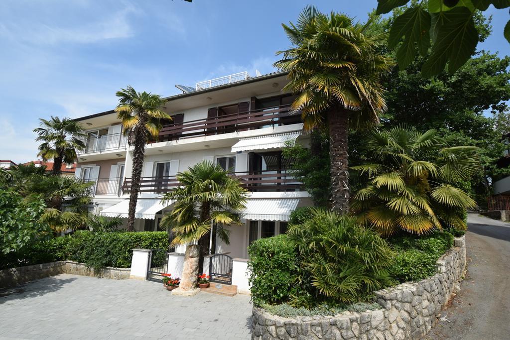 Apartments Antonija Malinska Bagian luar foto
